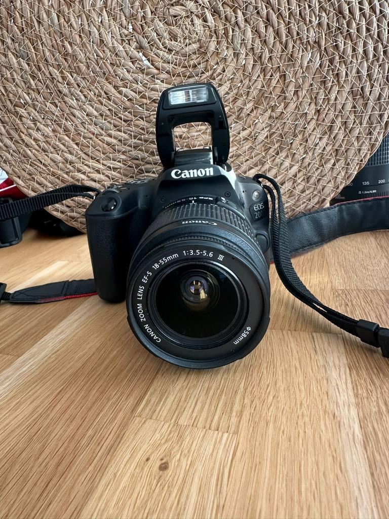 Canon EOS 200D + 2 objectifs – Excellent état, TV, Hi-fi & Vidéo, Appareils photo numériques, Comme neuf, Canon, Enlèvement