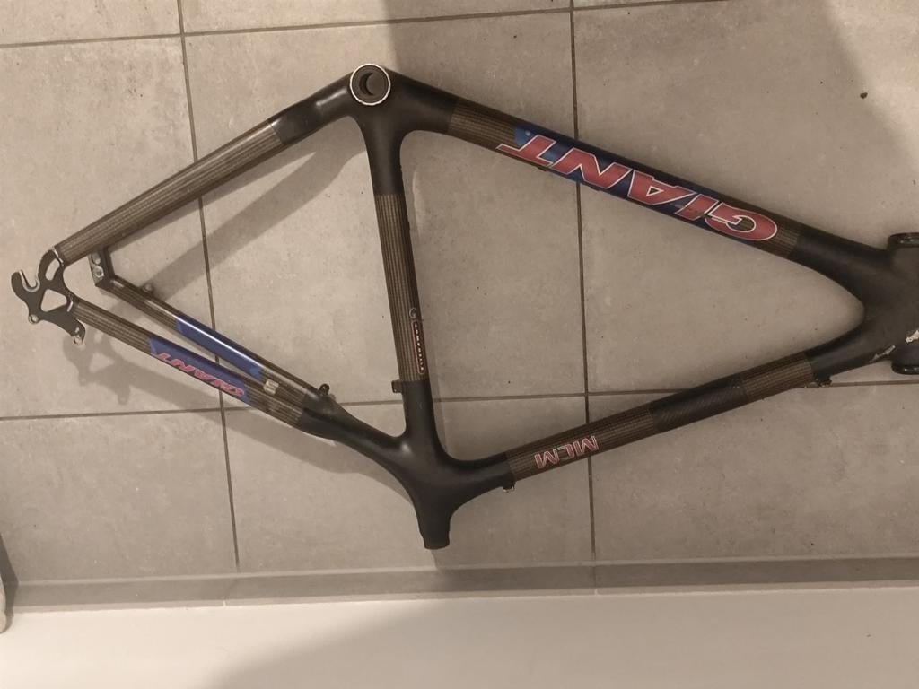 Carbon mountainbike kader, Enlèvement, Giant