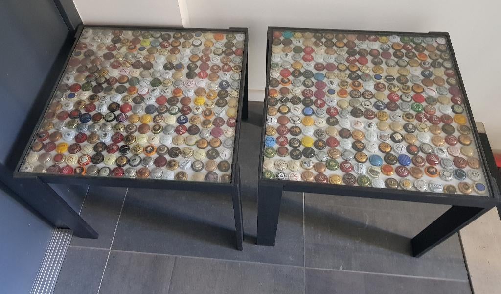 Twee bijzettafeltjes met 512 champagnecapsules, Ophalen, Nieuw in verpakking, Meubilair