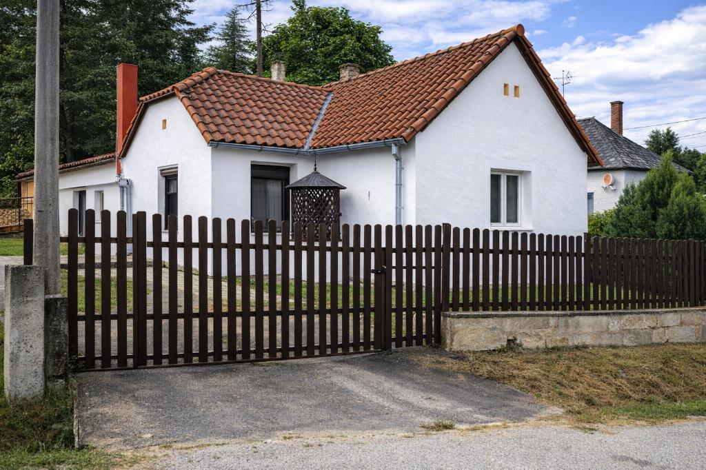 Charmante leemwoning in de Zala-heuvels, Immo, Buitenland, Overig Europa, Woonhuis, Dorp