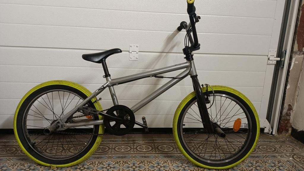 velo bmx 9-12 ans, Fietsen en Brommers, Ophalen, 16 tot 20 inch, Staal, Zo goed als nieuw