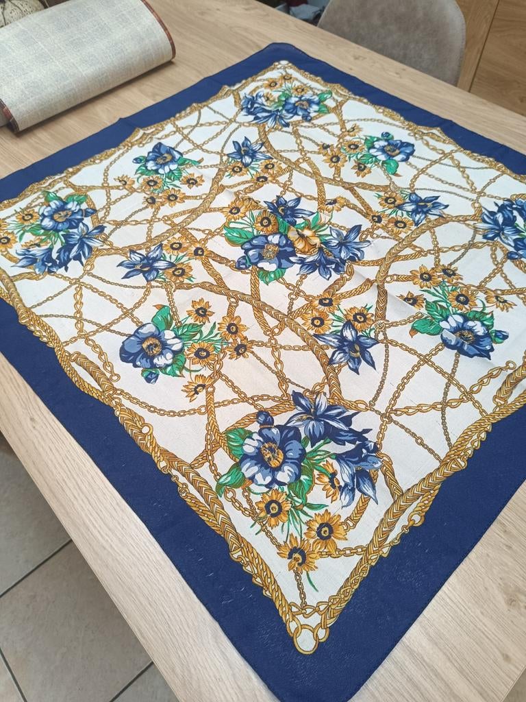 Foulard en mousseline de soie, Ophalen, Zo goed als nieuw