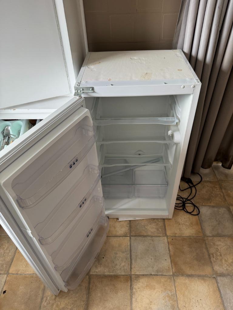 Frigo Whirlpool, 85 à 120 cm, Sans bac à congélation, Enlèvement, Utilisé