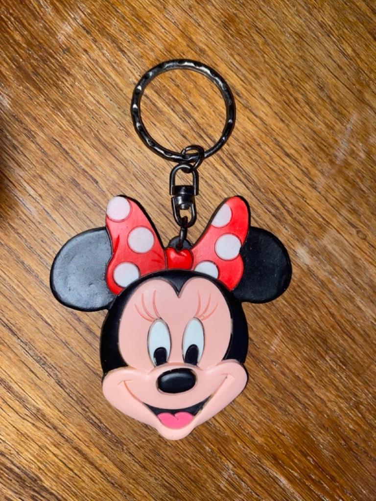 Disneyland Paris Minnie sleutelhanger h7cmx7 synthetisch, Verzenden, Mickey Mouse, Zo goed als nieuw, Beeldje of Figuurtje