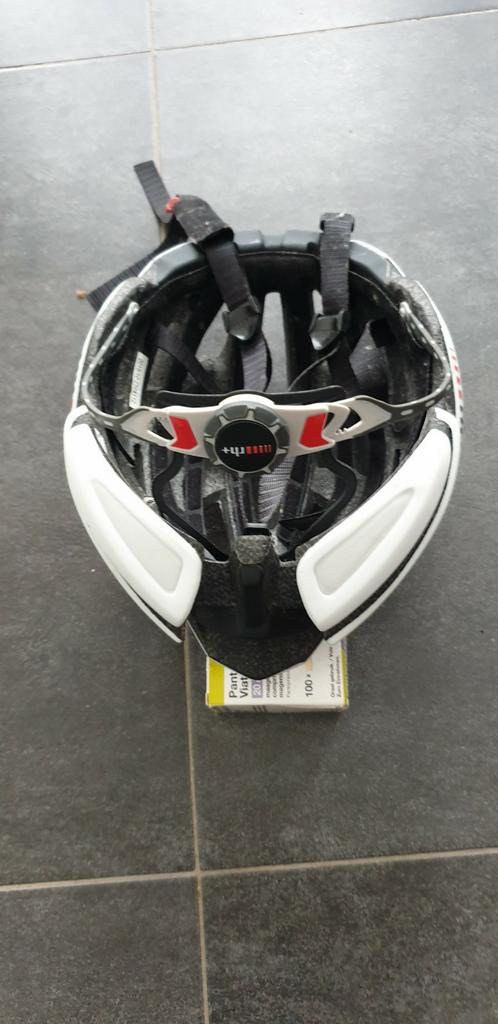 CASQUE DE VÉLO À VENDRE, Sports & Fitness, Enlèvement ou Envoi, Comme neuf