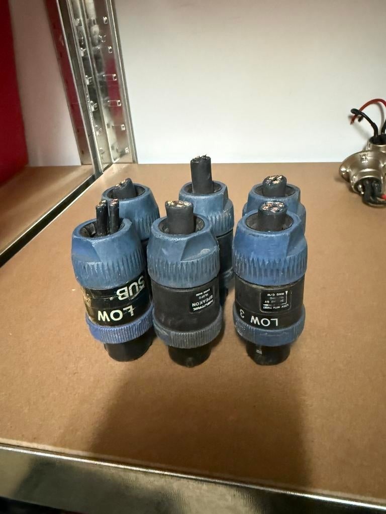 Speakon 8  connectors, Ophalen