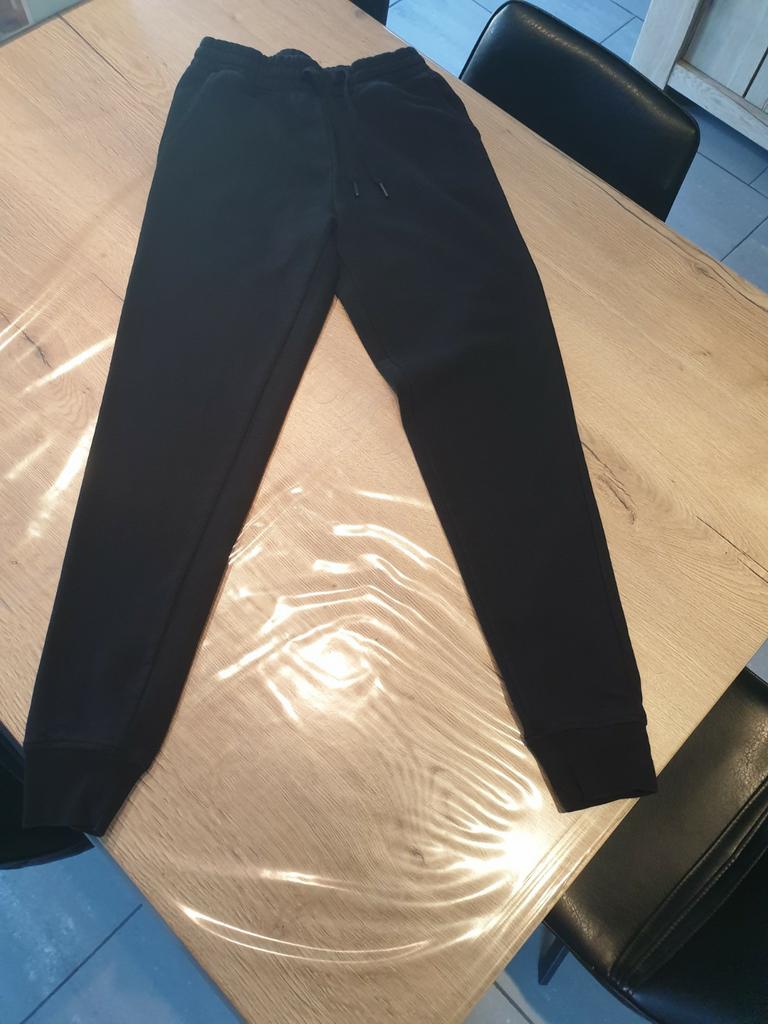 Zwarte trainingsbroek maat XS, Vêtements | Hommes, Pantalons, Enlèvement ou Envoi, Taille 46 (S) ou plus petite, Noir, Comme neuf