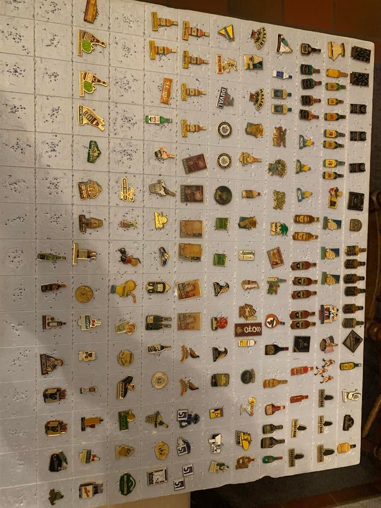 Retro pins van sterke drank en wijn 2€ het stuk, Ophalen of Verzenden, Zo goed als nieuw