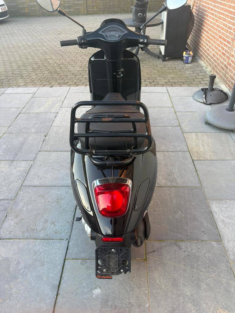vespa sprint te koop, Fietsen en Brommers, Ophalen, Klasse A (25 km/u), Zo goed als nieuw, Benzine