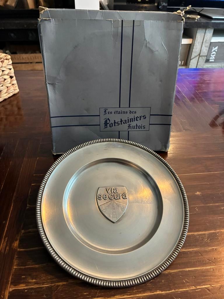 assiette en étain les étains des potstainiers hutois, Enlèvement