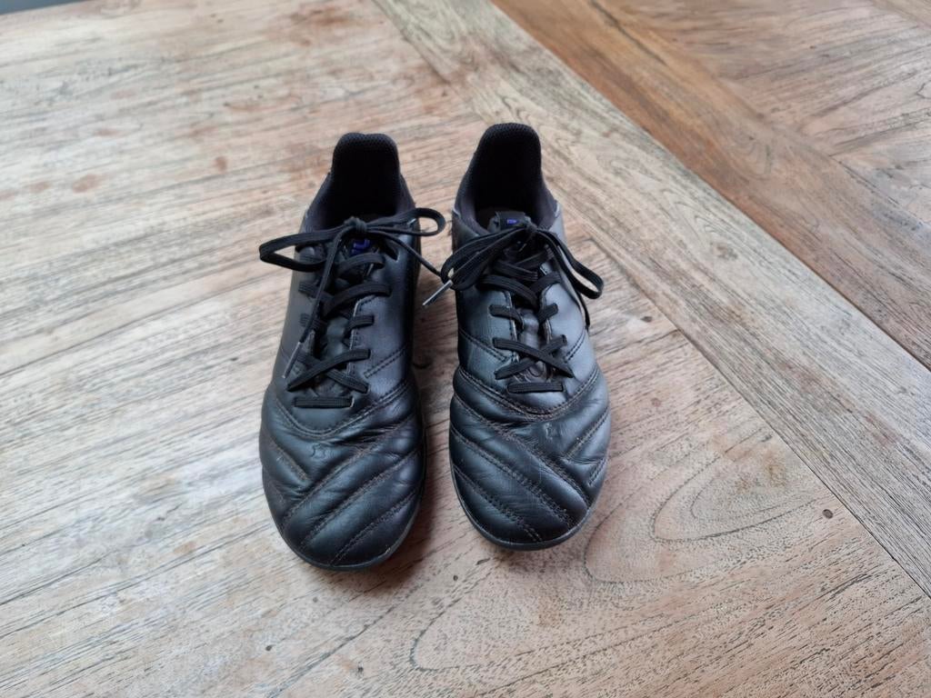 Chaussures de football noires Kipsta taille 35, Enlèvement ou Envoi, Utilisé