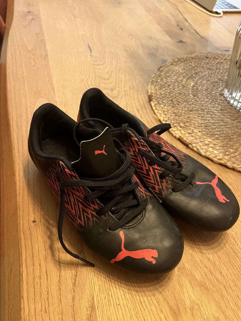Voetbalschoenen Maat 36 PUMA, Enlèvement ou Envoi, Utilisé, Chaussures