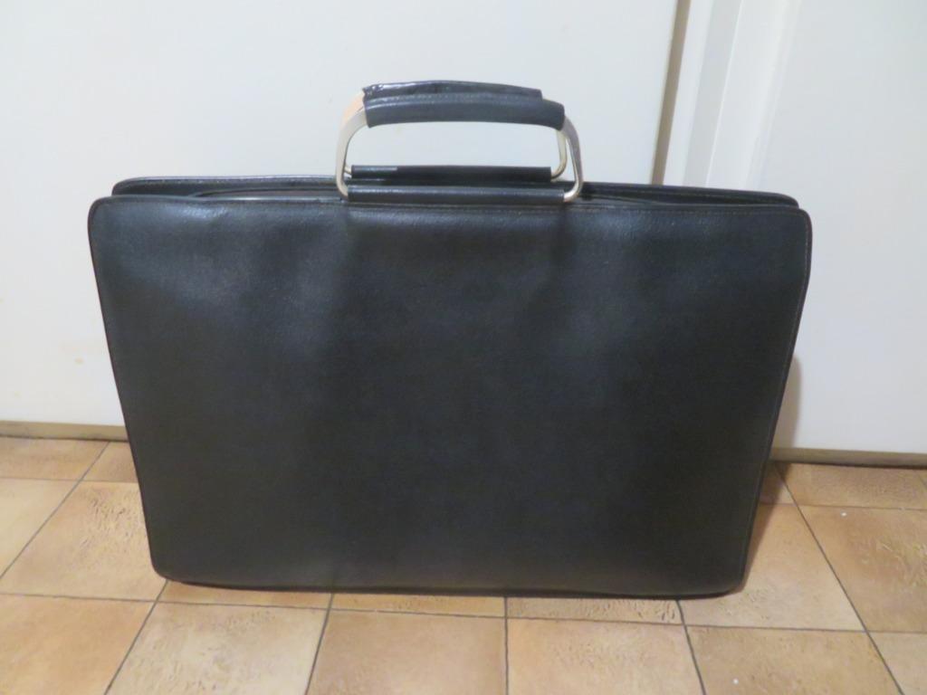Lederen aktetas, Ophalen, Nieuw