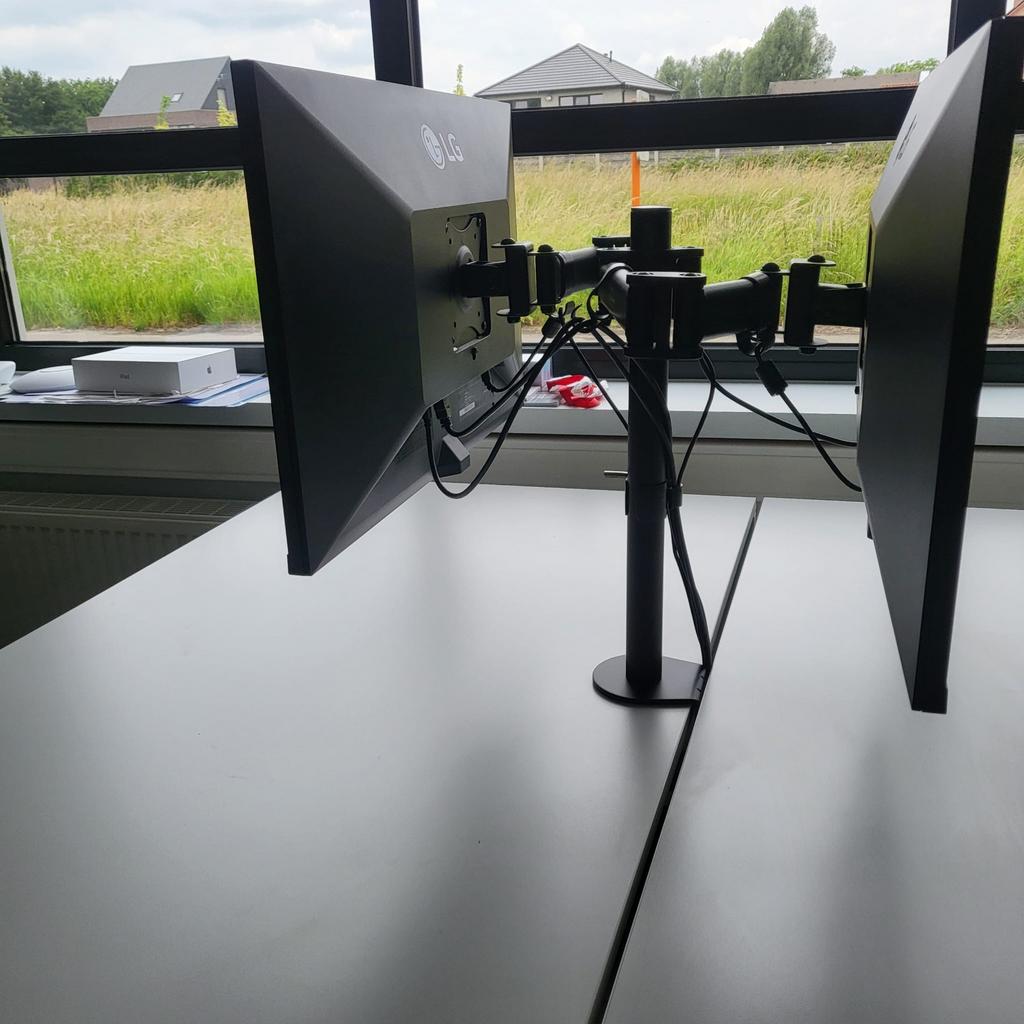Neomounts monitor beugels standaard - 4 stuks, Ophalen, Zo goed als nieuw
