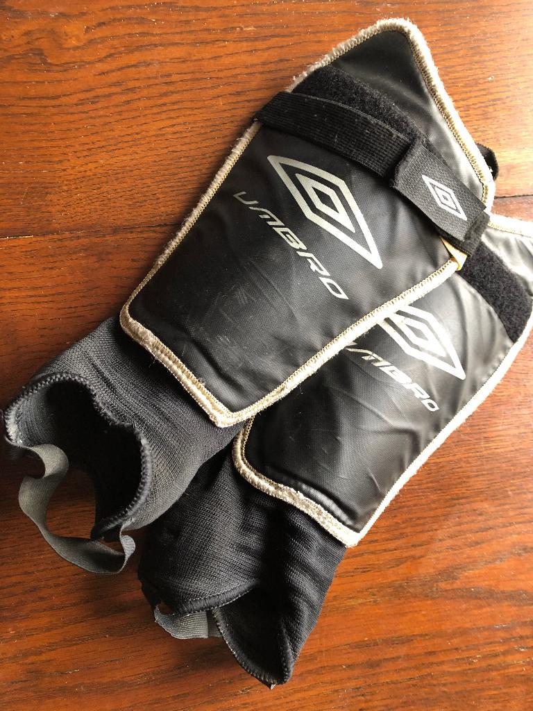 Protège tibia et chevilles, Sports & Fitness, Taille S, Enlèvement, Comme neuf, Autres types