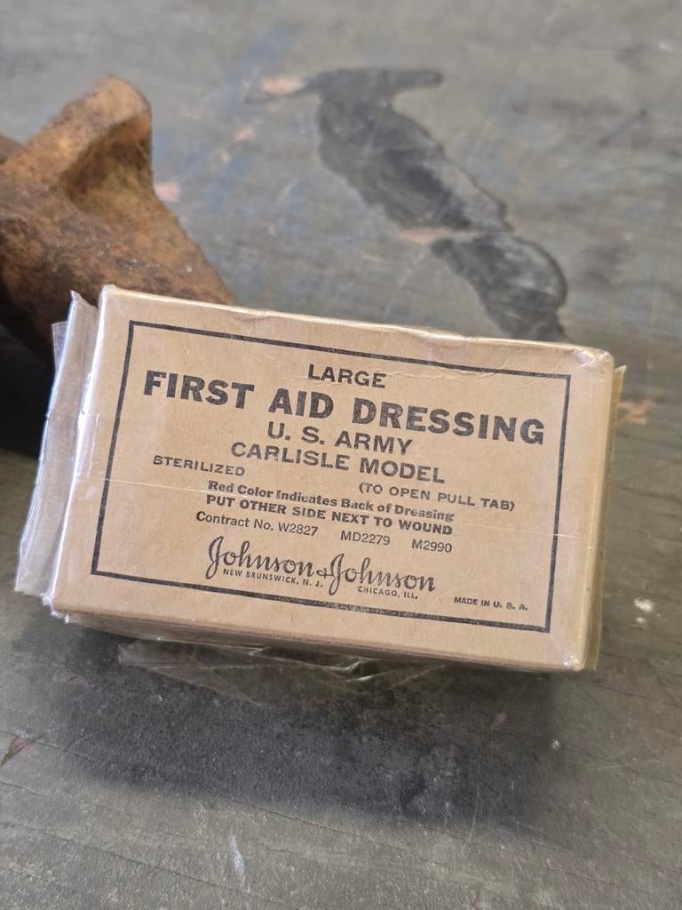 Pansement de premiers secours américain de la Seconde Guerre, Collections, Enlèvement