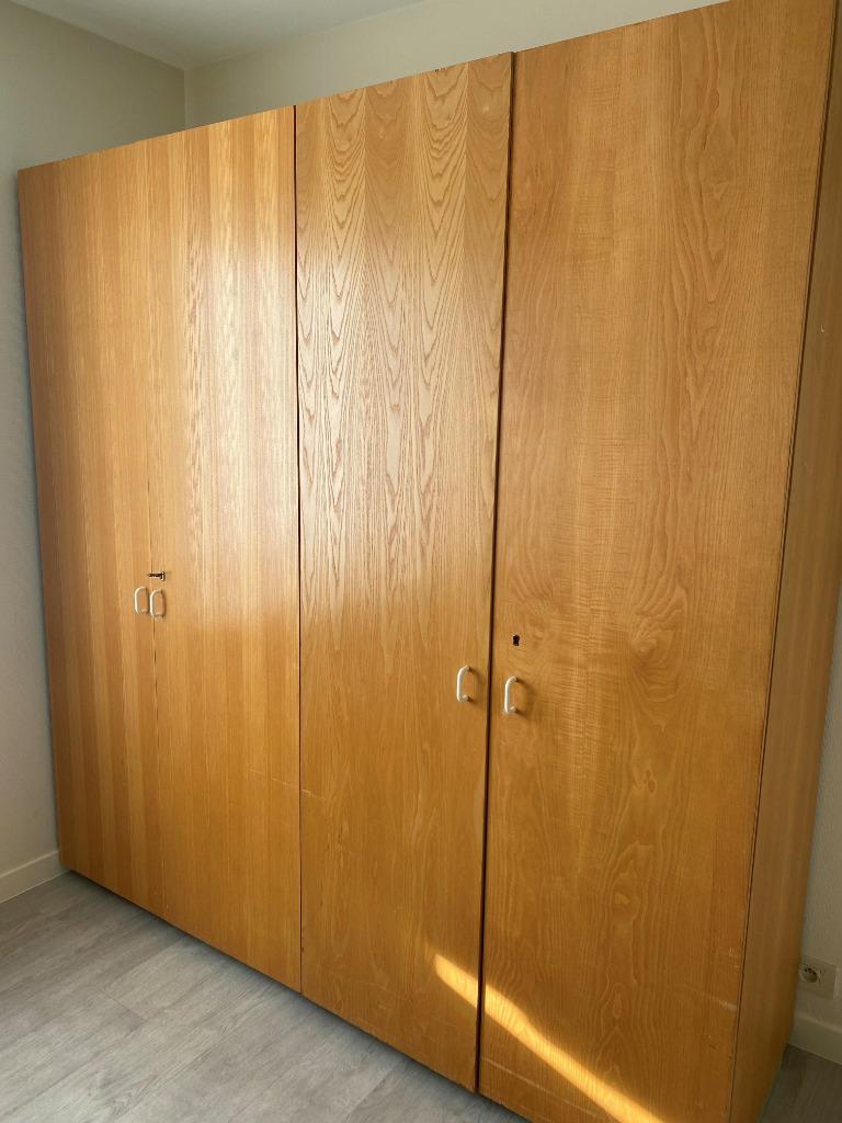 4-deurs kleerkast (niet-demonteerbaar), Huis en Inrichting, Ophalen, Gebruikt, Met deur(en)