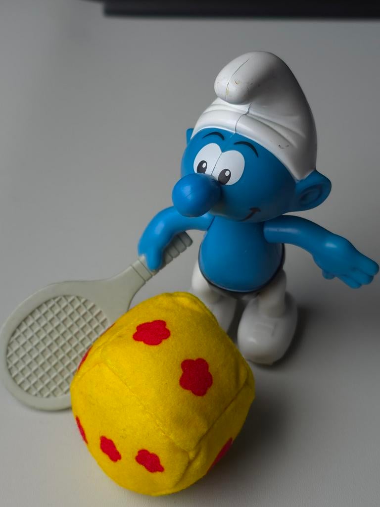 Figurine Schtroumpf avec raquette et balle, Collections, Envoi, Utilisé, Autres Schtroumpfs, Poupée, Figurine ou Peluche