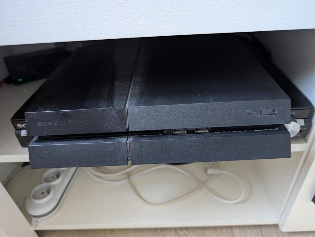 PS4 avec quelques jeux, Enlèvement