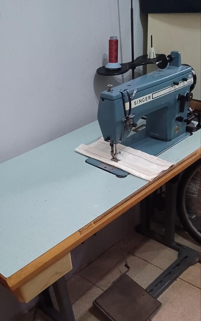 Machine à coudre professionnelle singer 20u, Enlèvement, Machine à coudre, Bernina