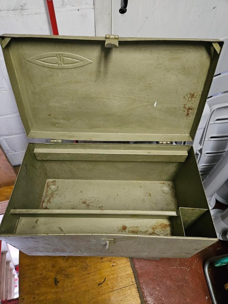 Ijzeren kist, Ophalen