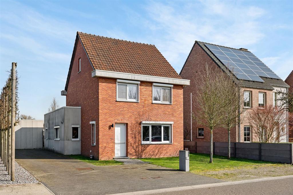 CHARMANT GERENOVEERDE WONING MET DRIE SLAAPKAMERS TE MOL!, Immo, 200 tot 500 m², 156 kWh/m²/jaar, Vrijstaande woning, 3 kamers