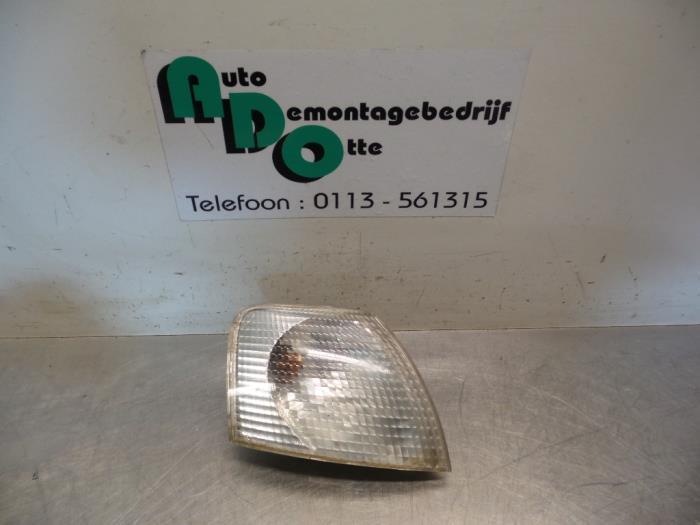 Richtingaanwijzer rechts van een Volkswagen Passat (Passat 9, Gebruikt, -, Volkswagen, -