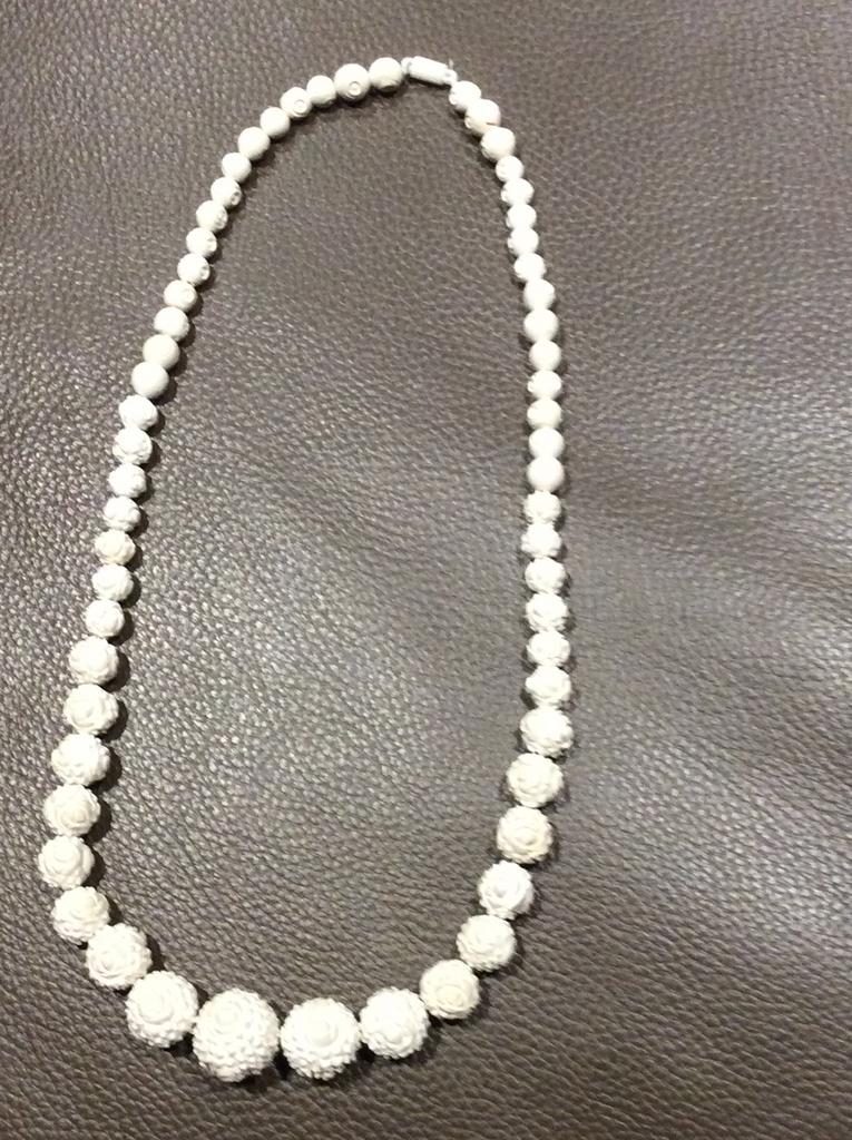 Parelketting in meerschuim, Handtassen en Accessoires, Kettingen, Ophalen, Zo goed als nieuw, Beige, Steen of Mineraal
