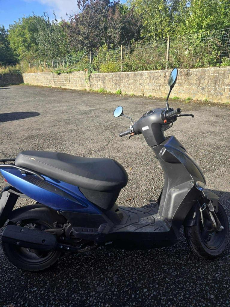 Kymco 25cc, Fietsen en Brommers, Ophalen, Klasse A (25 km/u), Zo goed als nieuw, Agility