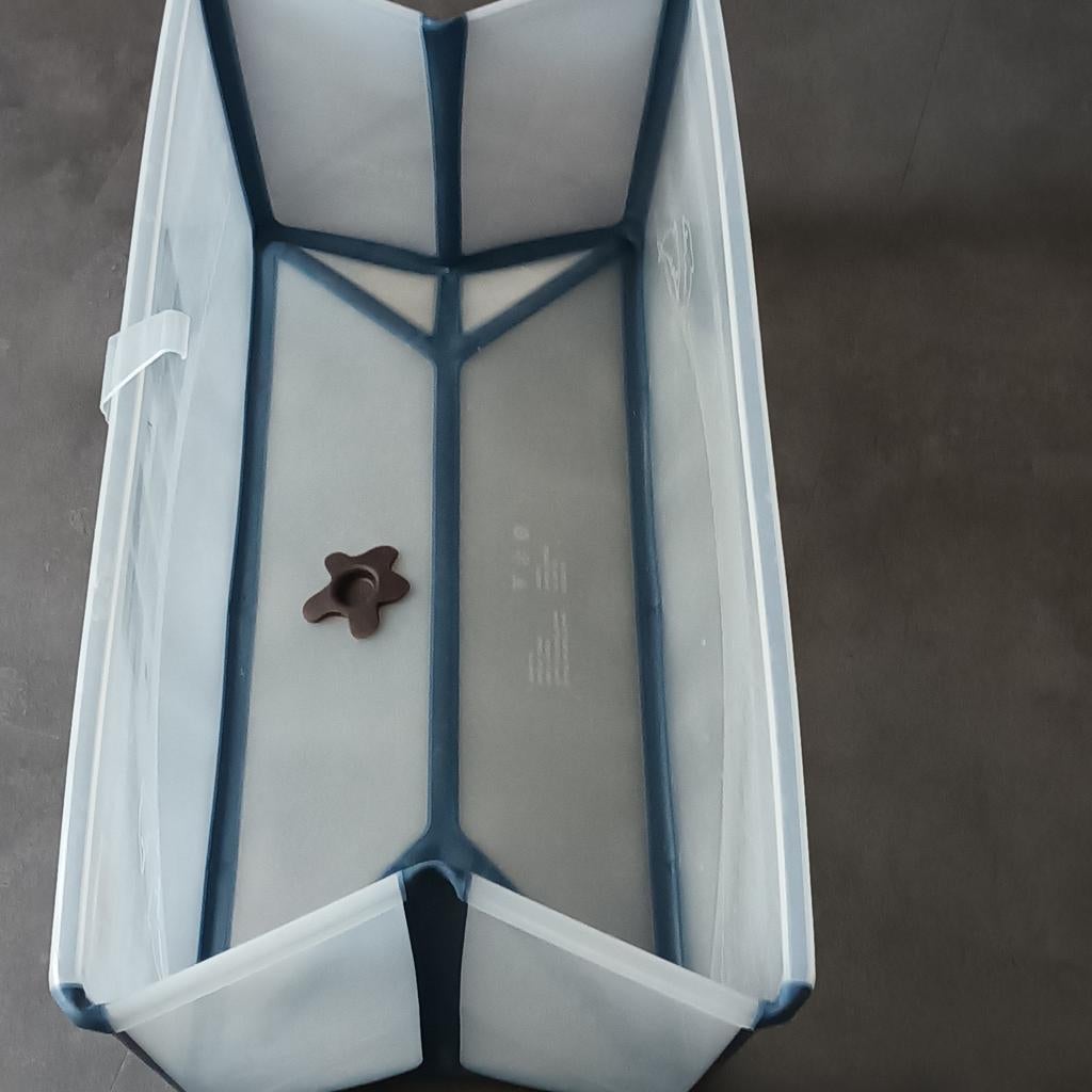 Opvouwbaar babybadje. Gemakkelijk om mee te nemen en om op t, Ophalen