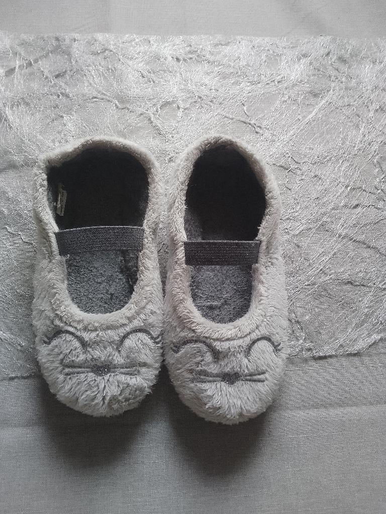 Chaussons fille gris taille 30, Enlèvement, Utilisé, Autres types, Fille