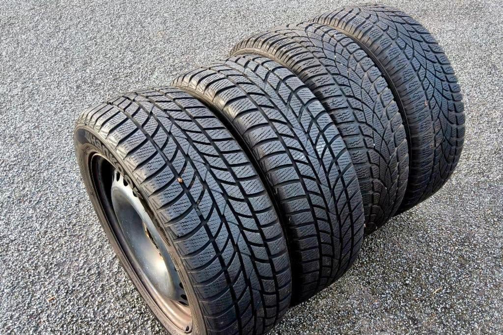 4 roues hiver 205/55-16 pour Ford, Autos : Pièces & Accessoires, Pneus & Jantes, Pneus et Jantes, Pneus hiver, 16 pouces, 205 mm