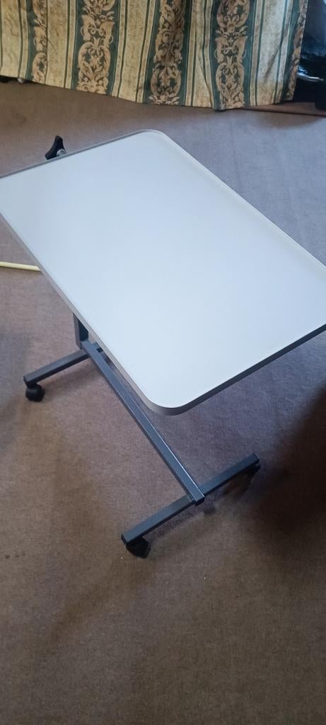 Table pour lit d hôpital ou autre
