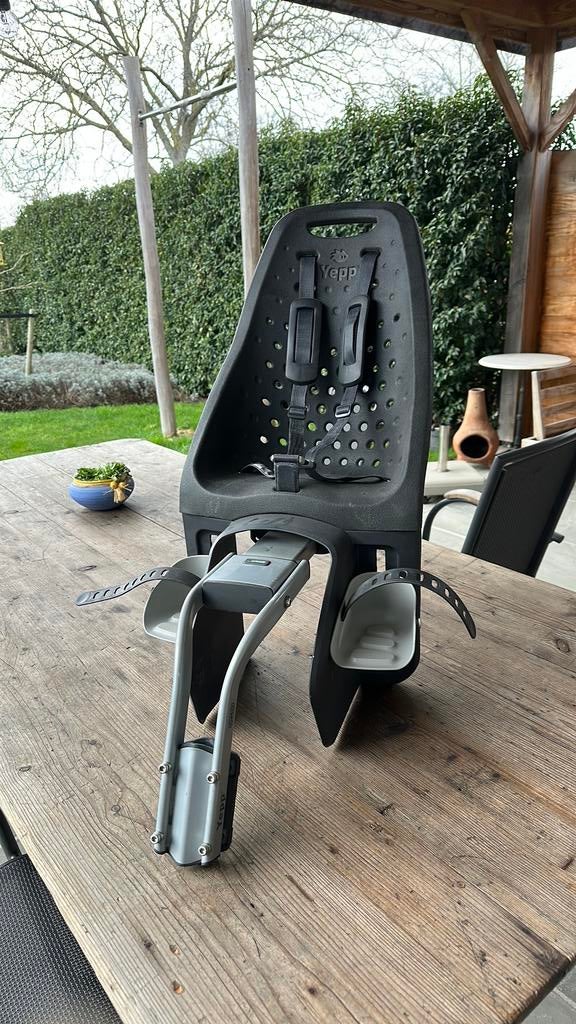 Yepp Maxi fietsstoel met zadelbuisbevestiging, Fietsen en Brommers, Fietsaccessoires | Fietsstoeltjes, Ophalen, Achterzitje, Voetsteuntjes