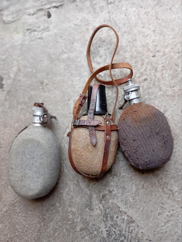 2 Duitse veldflessen, Hongaarse, Verzamelen, Ophalen of Verzenden