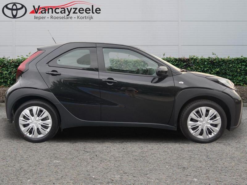 Toyota Aygo X play+cam+DAB+applecarplay + androidauto, 72 pk, Zwart, Handgeschakeld, 5 deurs