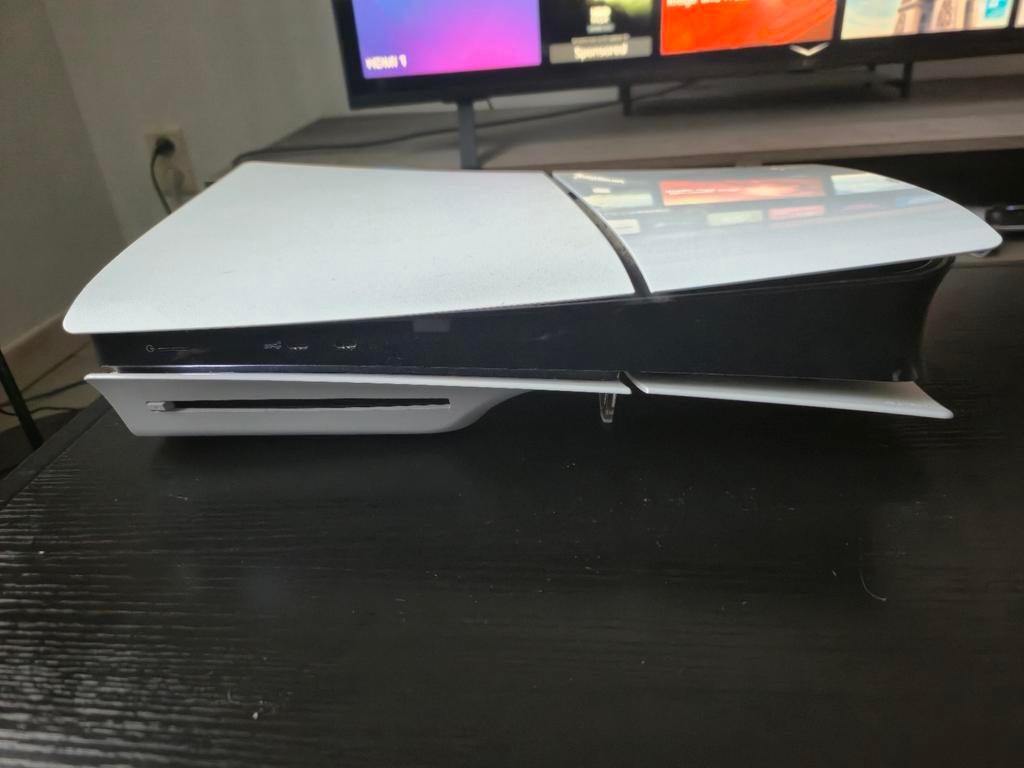 PS5 Slim 1 To avec 3 manettes + 1 jeu., Enlèvement ou Envoi
