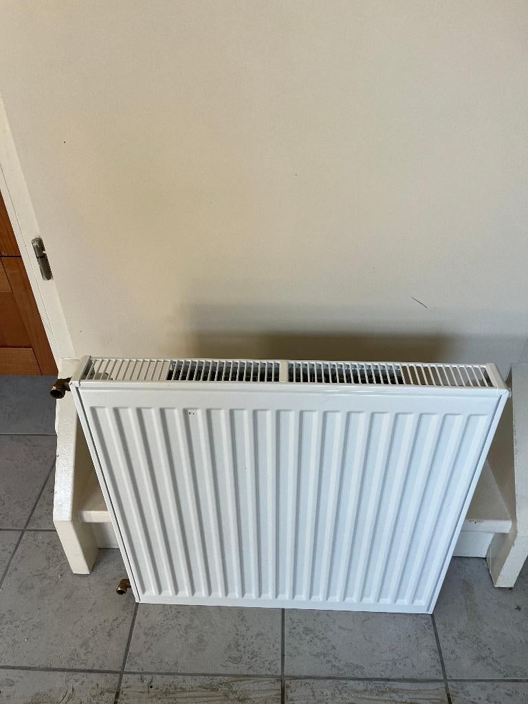 2 stuks convector radiator wit, Doe-het-zelf en Bouw, Verwarming en Radiatoren, Ophalen, 30 tot 80 cm, Radiator, Zo goed als nieuw