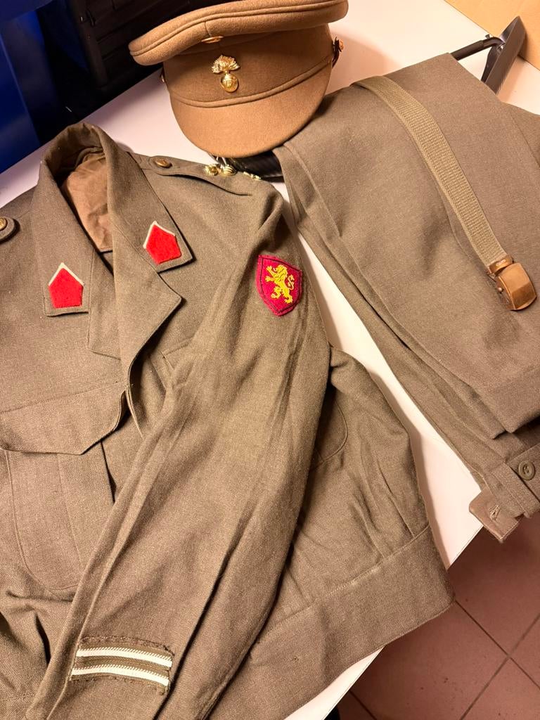 Belgisch leger uniform met kepie compleet vintage militair, Verzamelen, Ophalen