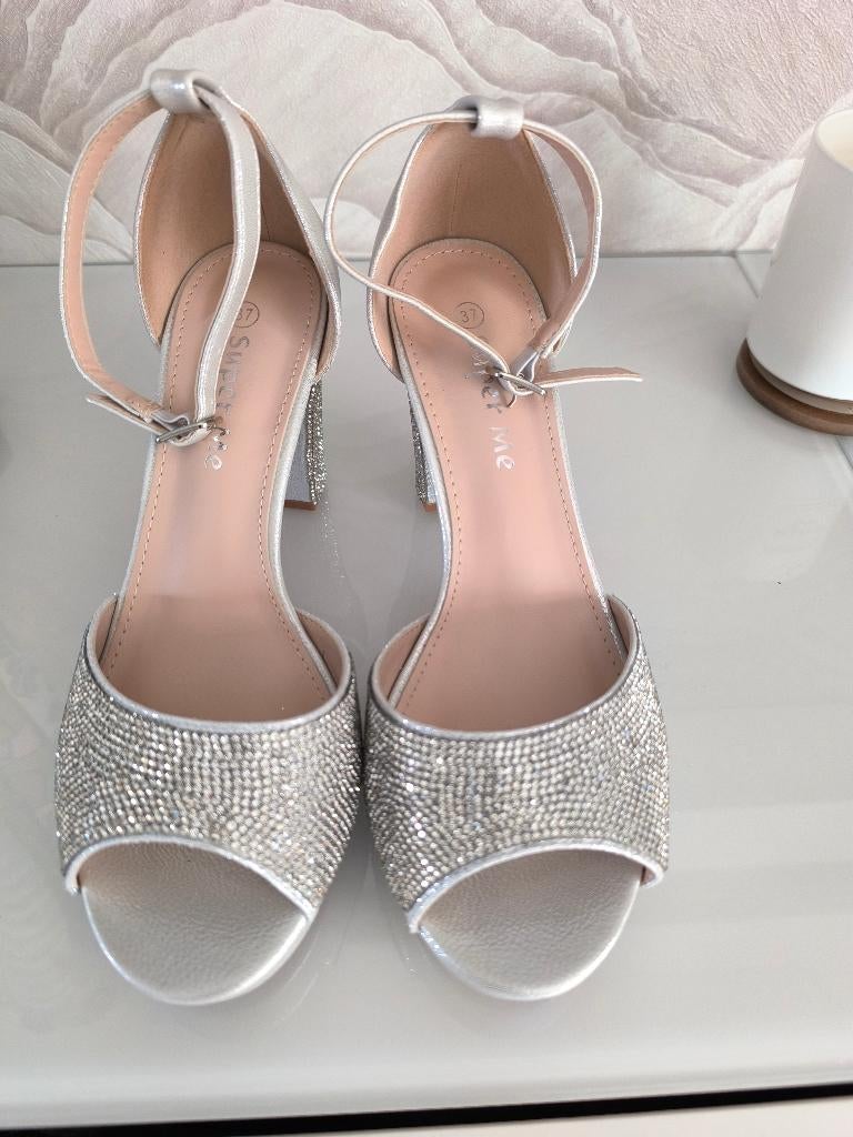 sandales neuf, Neuf, Enlèvement ou Envoi, Autres couleurs, Sandales et Mûles