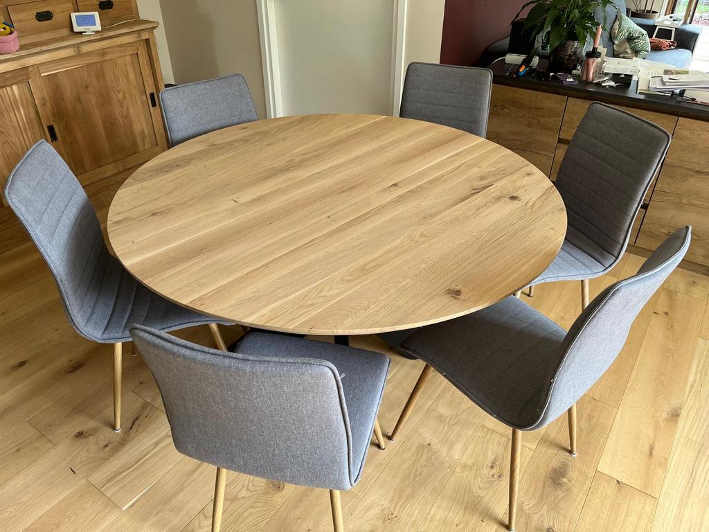 Ronde eiken eettafels massief verschillende poten België, Huis en Inrichting, Nieuw, Ophalen of Verzenden, Vijf personen of meer