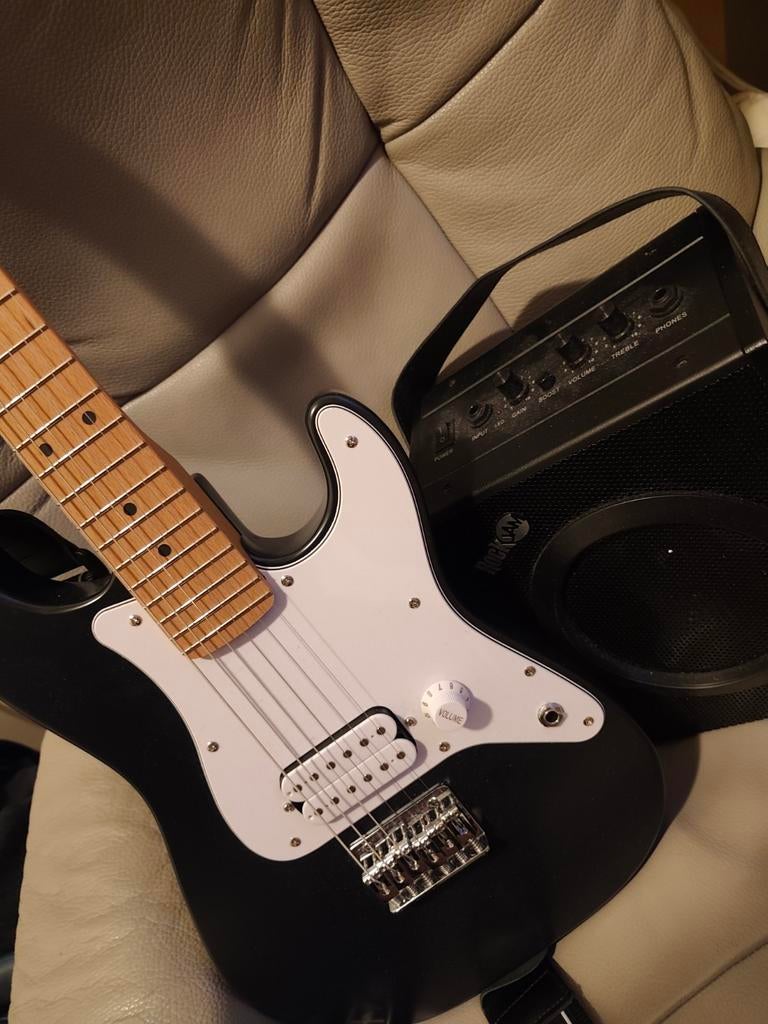 Sonicake kindergitaar en rockjam versterker, Musique & Instruments, Instruments à corde | Guitares | Électriques, Autres marques