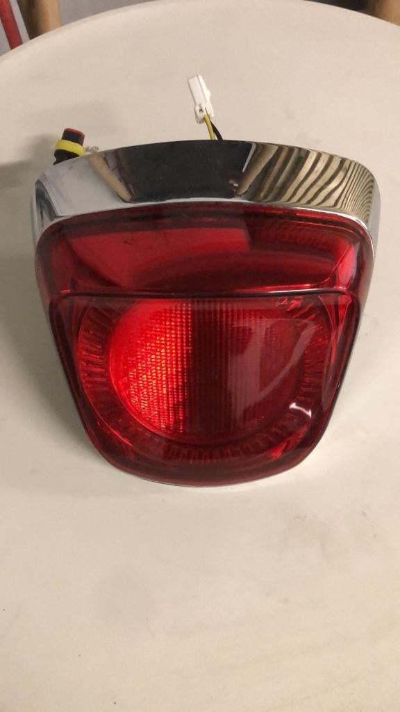 Feu arrière d'origine Vespa Primavera, Sprint Elettrica, Motos, Enlèvement ou Envoi, Neuf