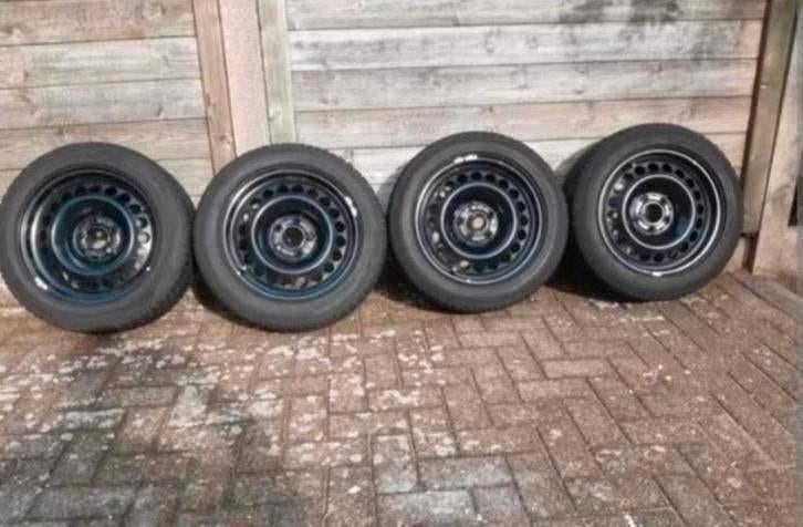 4 kwaliteitsmerk banden
op stalen velgen Maat 185 65 R15, Auto-onderdelen, Banden en Velgen, Ophalen, 15 inch, Banden en Velgen