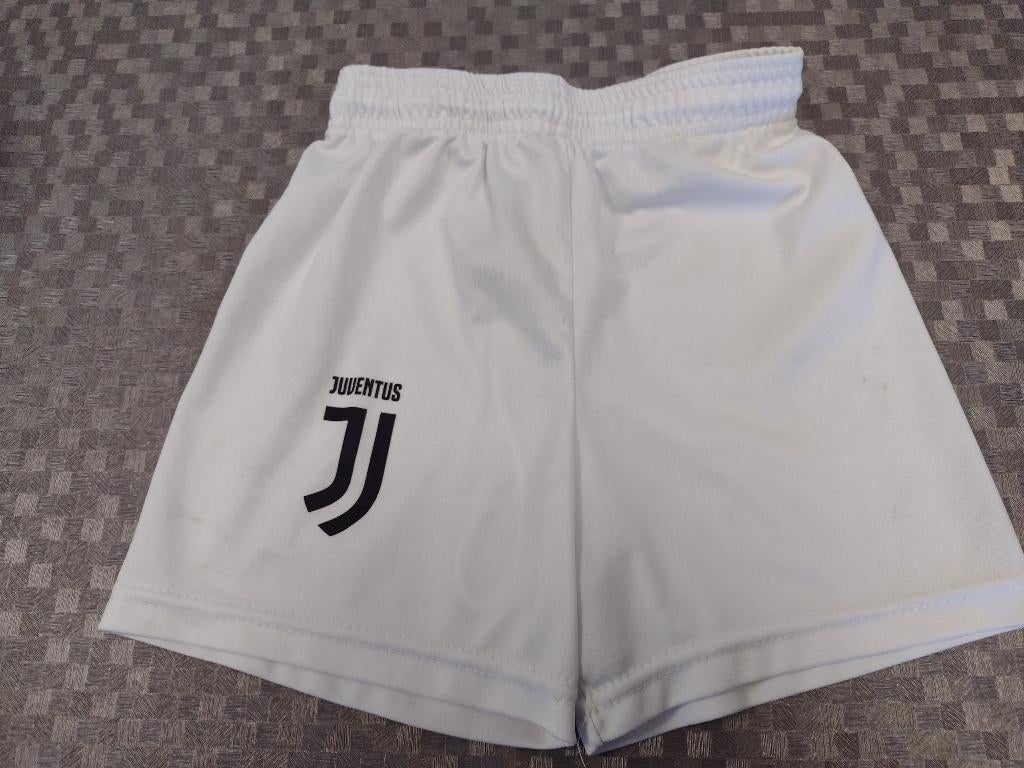 Sportshortje 4 jaar -, Enfants & Bébés, Vêtements enfant | Taille 104, Garçon ou Fille, Juventus, Comme neuf, Enlèvement