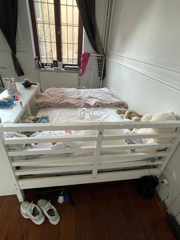 Lit blanc avec lattes et matelas, Maison & Meubles, Chambre à coucher | Lits, Enlèvement, 200 cm, Deux personnes, 140 cm