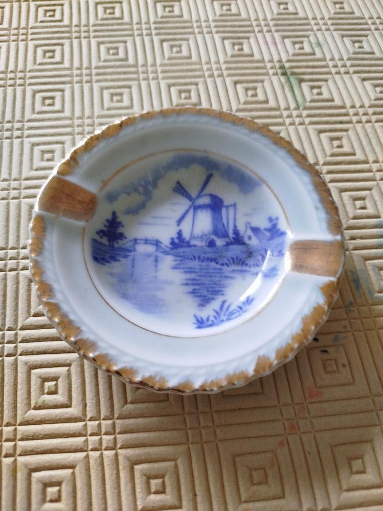 Cendrier en porcelaine , diamètre 9cm,  +-1960, Collections, Enlèvement ou Envoi, Cendrier