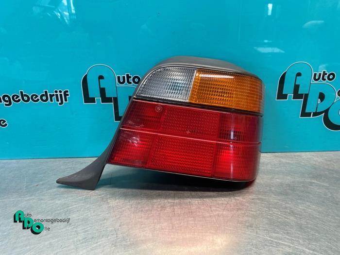 Feu arrière droit d'un BMW 3-Serie (3-Serie 90-), Autos : Pièces & Accessoires, Éclairage, BMW, Utilisé, 3 mois de garantie, Enlèvement ou Envoi