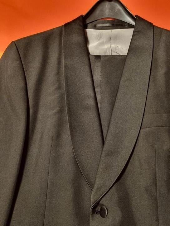 Onberispelijk volledig zwart herenpak
52, Kleding | Heren, Kostuums en vesten, Maat 52/54 (L), Zwart, Gedragen, C&A