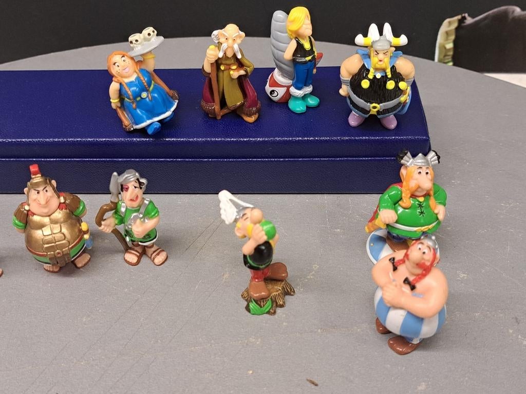 Set asterix en obelix 9 poppetjes en/ of 6 staanders, Verzamelen, Ophalen of Verzenden, Zo goed als nieuw